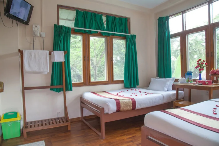 Mother Land Inn 2