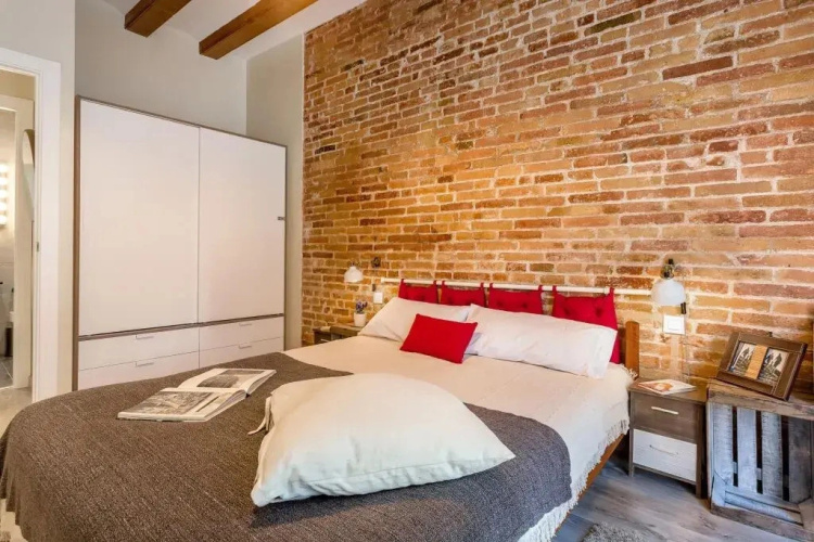 1 BR Vintage Suite with Balcony - HOA 42158