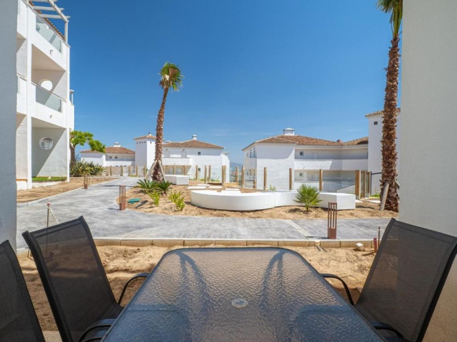 3 Bedrooms Apartment