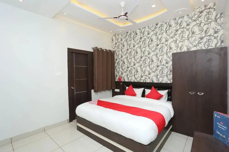 Mukesh Palace By OYO Rooms