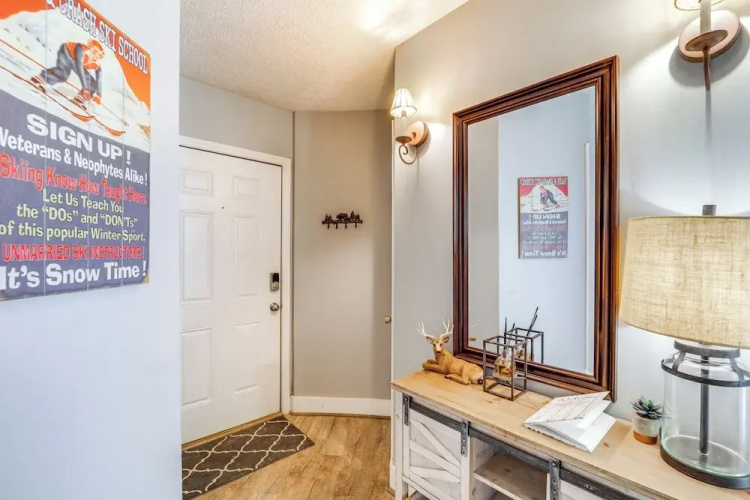 6 Mi to Skiing: Mtn-view Condo in Seven Devils