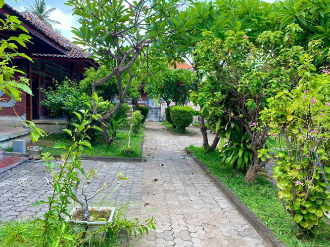 因陀罗普拉酒店(Indra Pura Hotel)