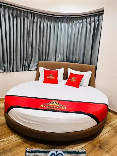 4 Ever Hotel - Surat