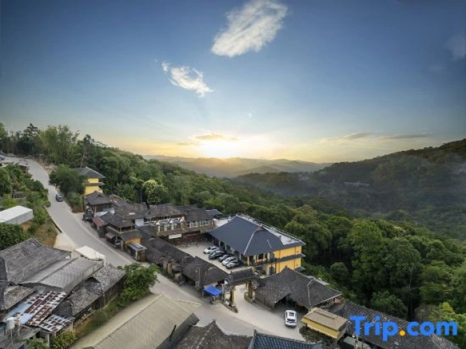 Daila Hotel (Puer Lancang Jingmaishan Ancient Tea Forest Scenic Area)