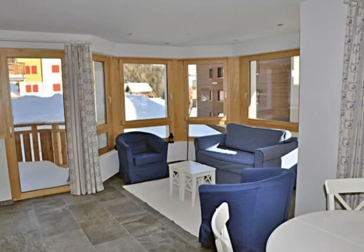 2 Bedrooms Apartment