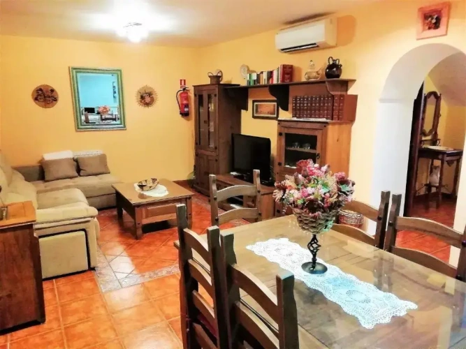 3 Bedrooms Cottage
