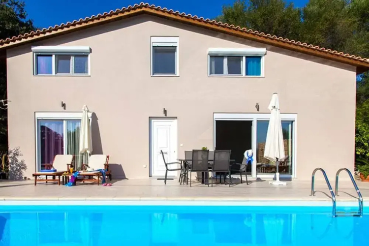 Villa Manos in Ligia