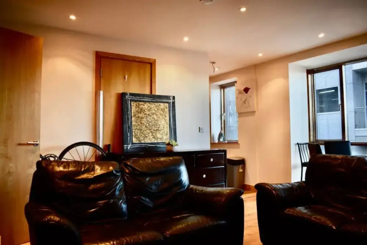 Spacious Ifsc 2 Bedroom Flat With Balcony