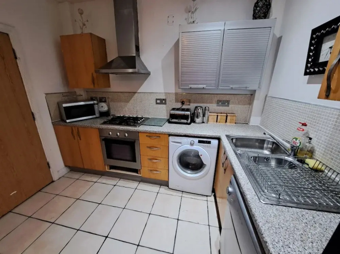 City-center Flat Sleeps 4 With Balcony