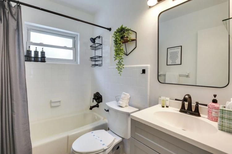 4 Bedrooms Cottage