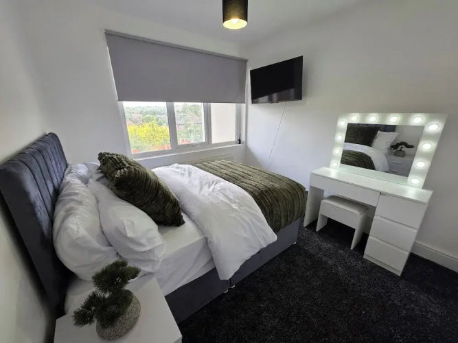 5 Beds, 7 Guests, Private Garden, Free Parking