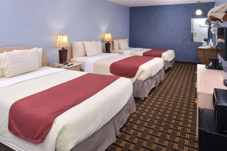 Standard Sextuple room with balcony