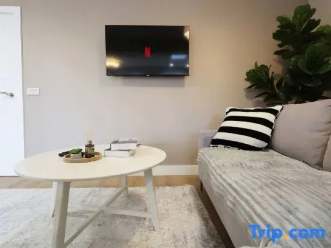 Modern 5BR Home new”