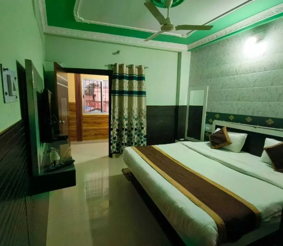 Hotel J B Palace