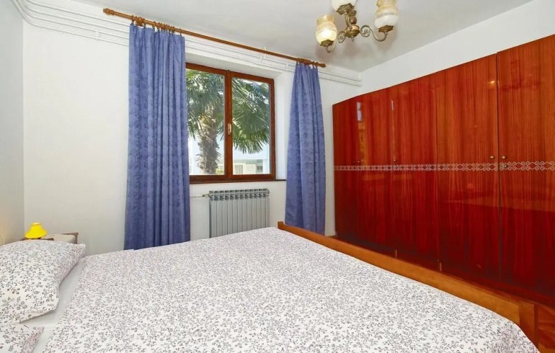 Amazing Apartment in Porec With 2 Bedrooms