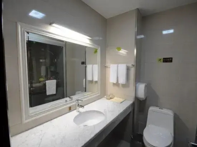Guanfeng Holiday Hotel