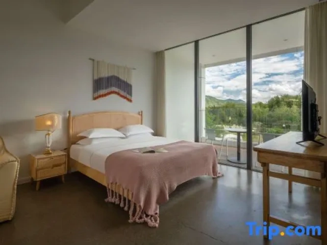 2 Bedrooms Suite with balcony and with view