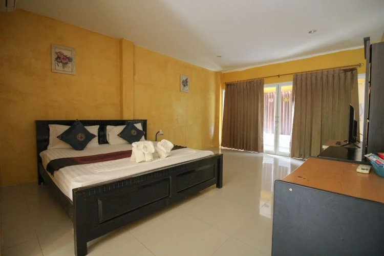 Standard room with mountain view