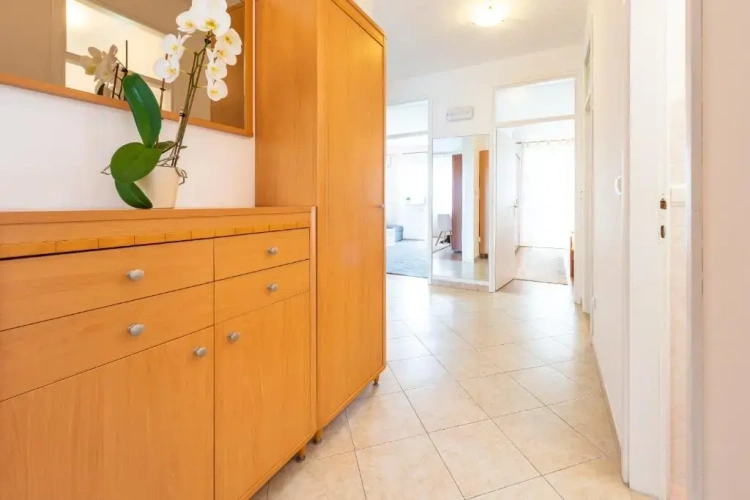 3 Bedrooms Apartment
