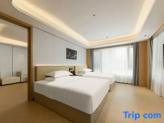 Business Quadruple Suite