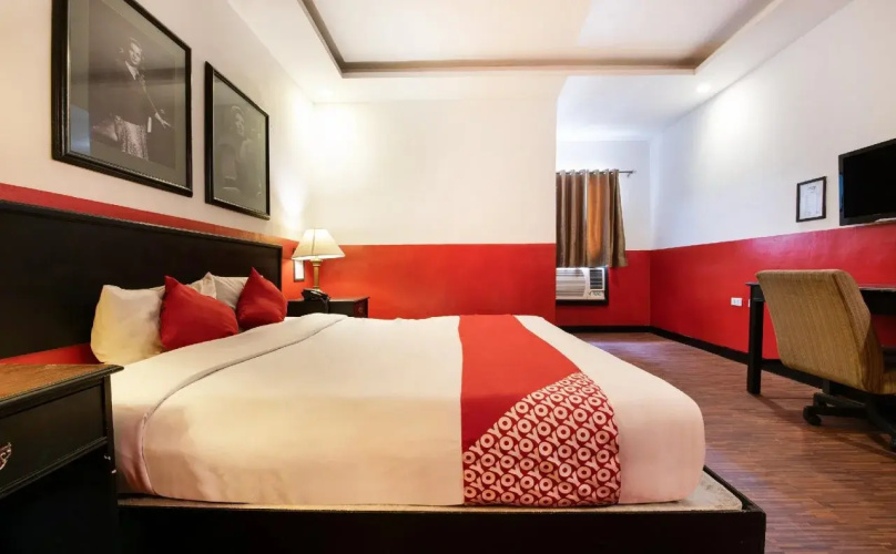 Red Rose Hotel