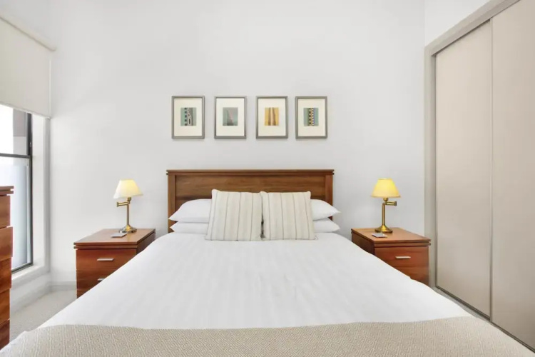 2-bed Apartment With Parking & Balcony Near Trains