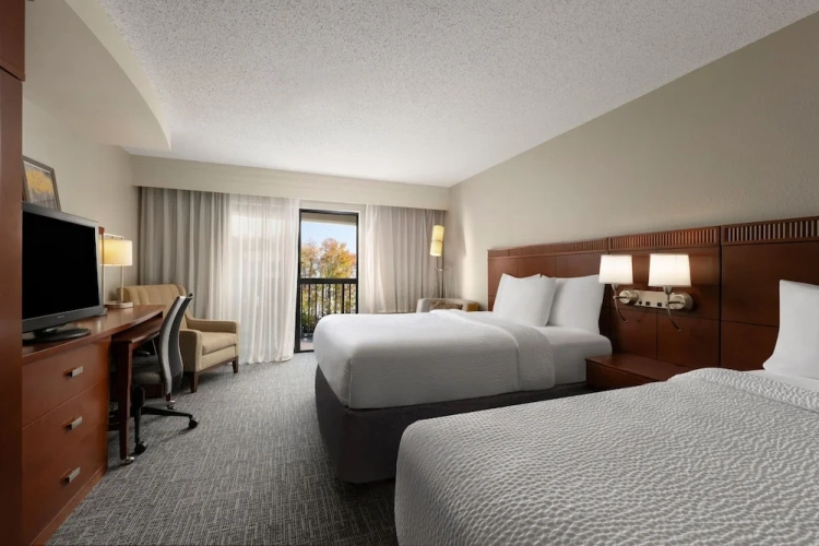 Deluxe Quadruple room with balcony