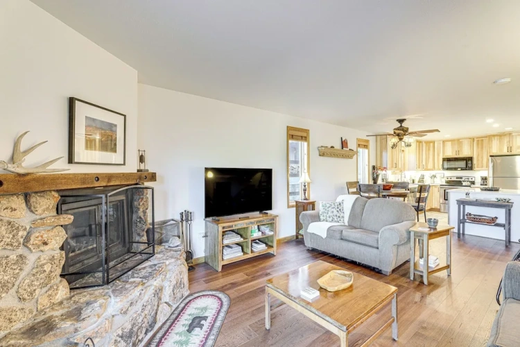 2 Bedrooms Apartment