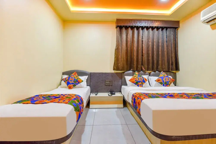 Fabhotel Max Inn