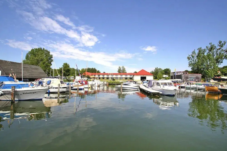 Aparthotel by Lake Heidensee With Boat Rentals