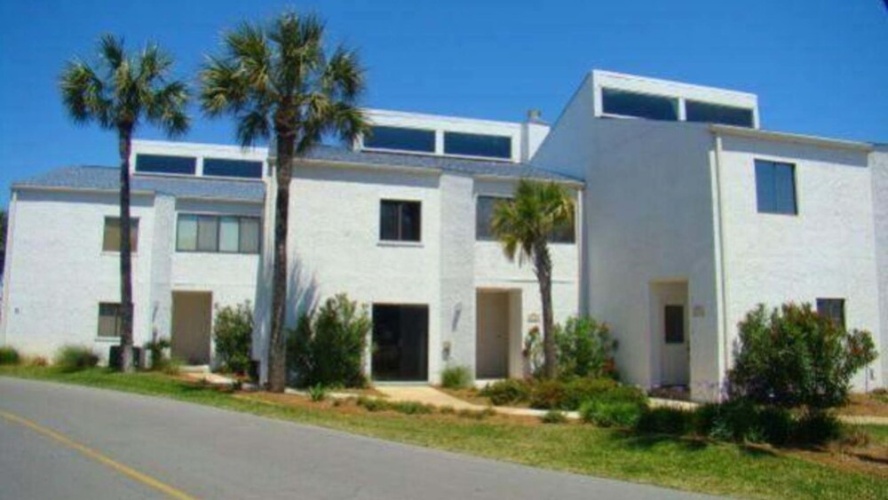 Shoreline Townhome by Holiday Isle