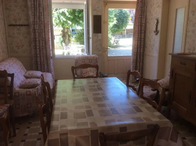 Maison restaurée - bien ensoleillée - calme
