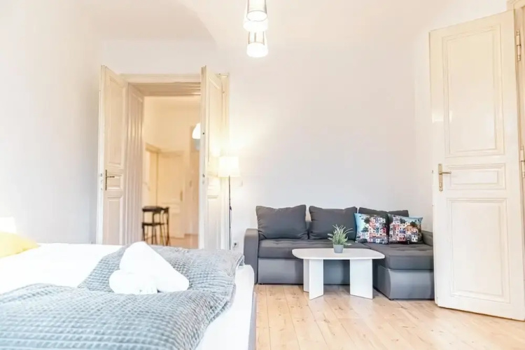 Ideal Group Stay 2 Apartments With WiFi