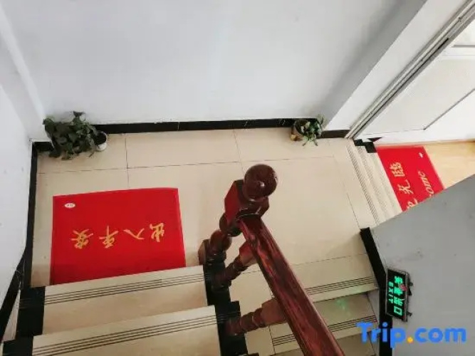Longling Rujia Apartment
