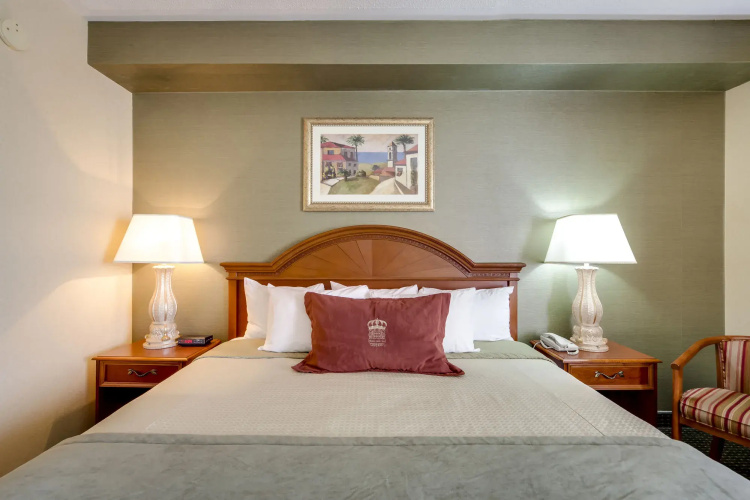Monte Carlo Inn Vaughan Suites