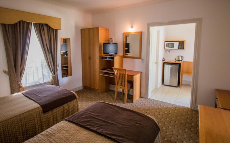 Standard Twin room with garden view