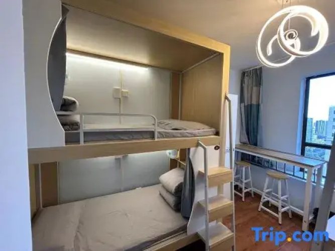 Lishe Capsule Hostel (Hailiang Square)