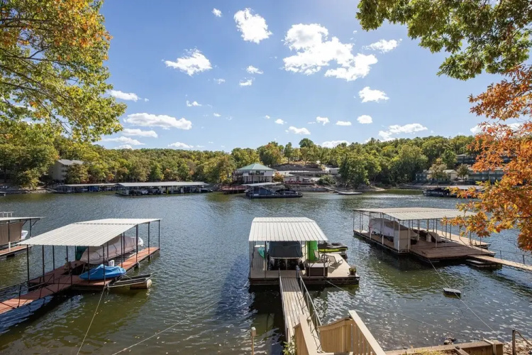 Close to The Strip, Private Dock & Screened Deck!
