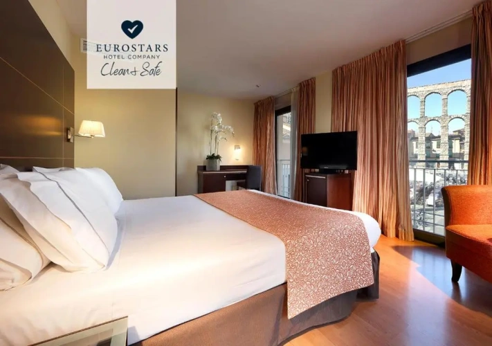 Standard Double room with city view