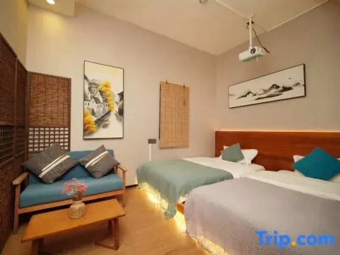 Standard Twin room with courtyard view