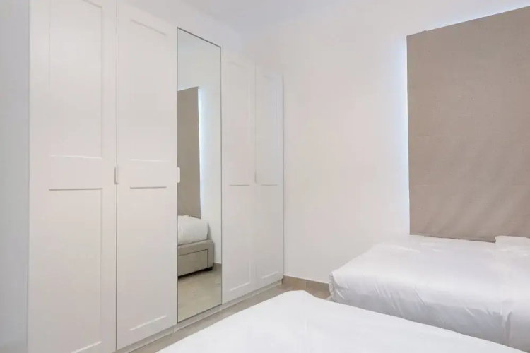 Bloomfields Luxurious 2Br Water Edge
