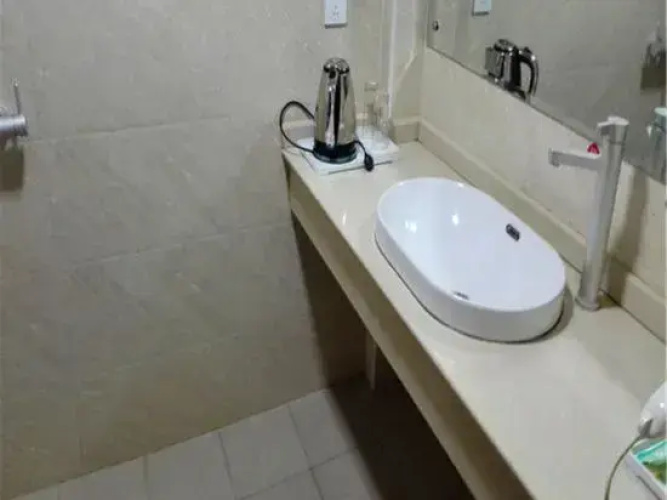 Yuyang Julong Hotel