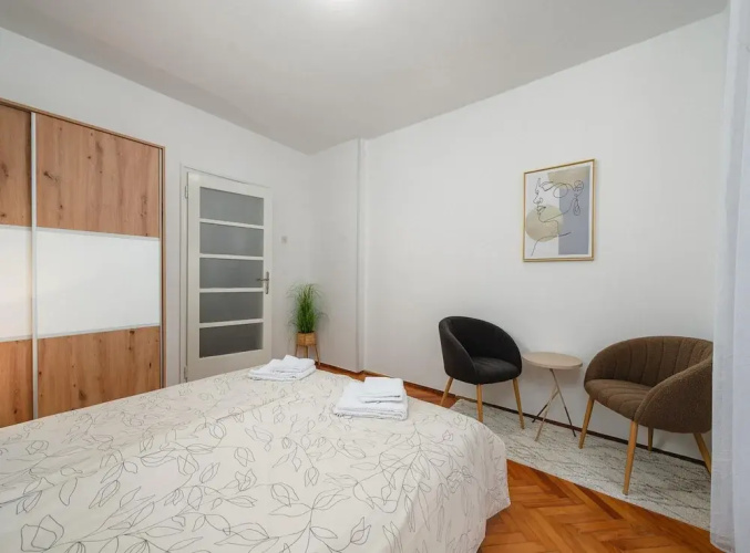 Pretty Apartment Near Golf Course