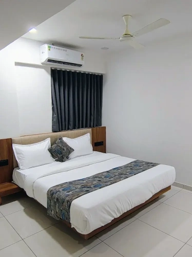 Deluxe Double room with city view
