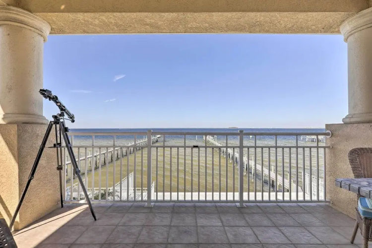 Waterfront Gem w/ Pool & Dock in Apollo Beach