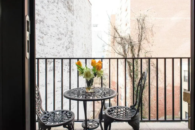 809-4b Studio Balcony W D Prime Location