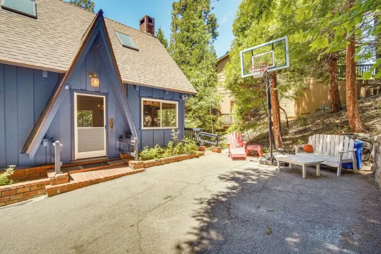 Steps to Lake Arrowhead: Cabin w/ Bbq!