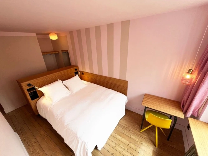 Standard Double room with city view