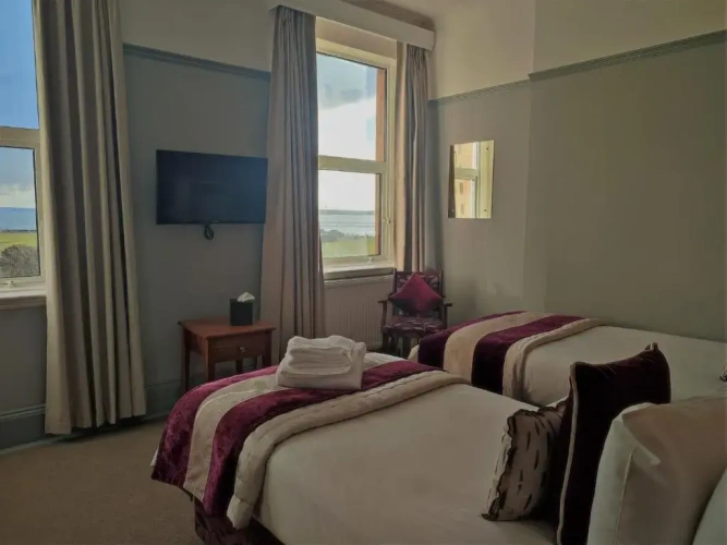 Standard Twin room with sea view