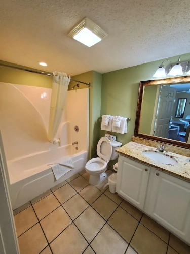 Standard Quadruple room with balcony and with partial ocean view